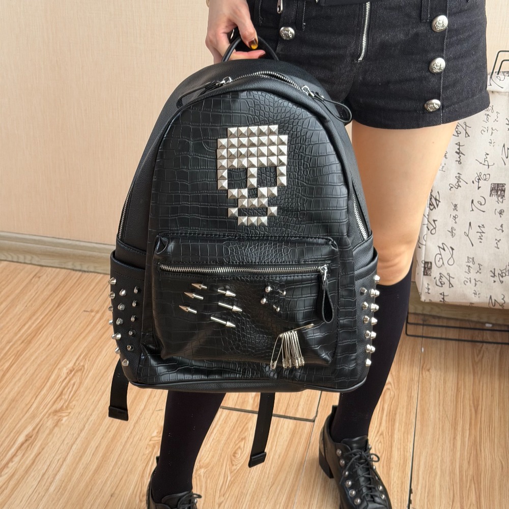 Women Shoes Zipper - オリジナルブラッククロコダイルパターンスカルリベットバックパックピン装飾ストリートファッションコンピュータスクールバッグ男性と女性用