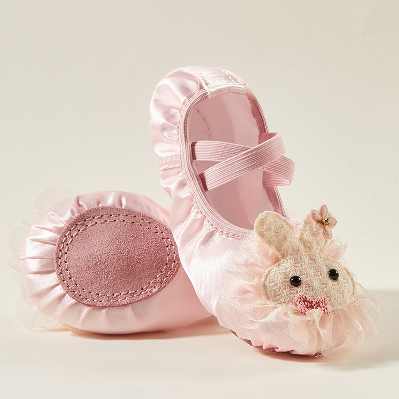 THEEPER バレエシューズ、ピンクサテン 3D バニー  - Ballet Flat Women のレビューと価格