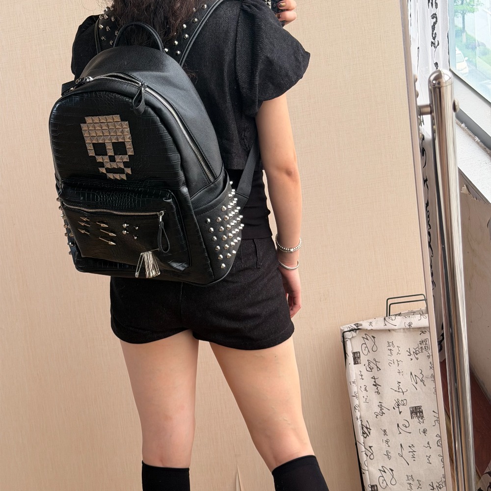 オリジナルブラッククロコダイルパターンスカルリベットバックパ - Women Shoes Zipper のレビューと価格