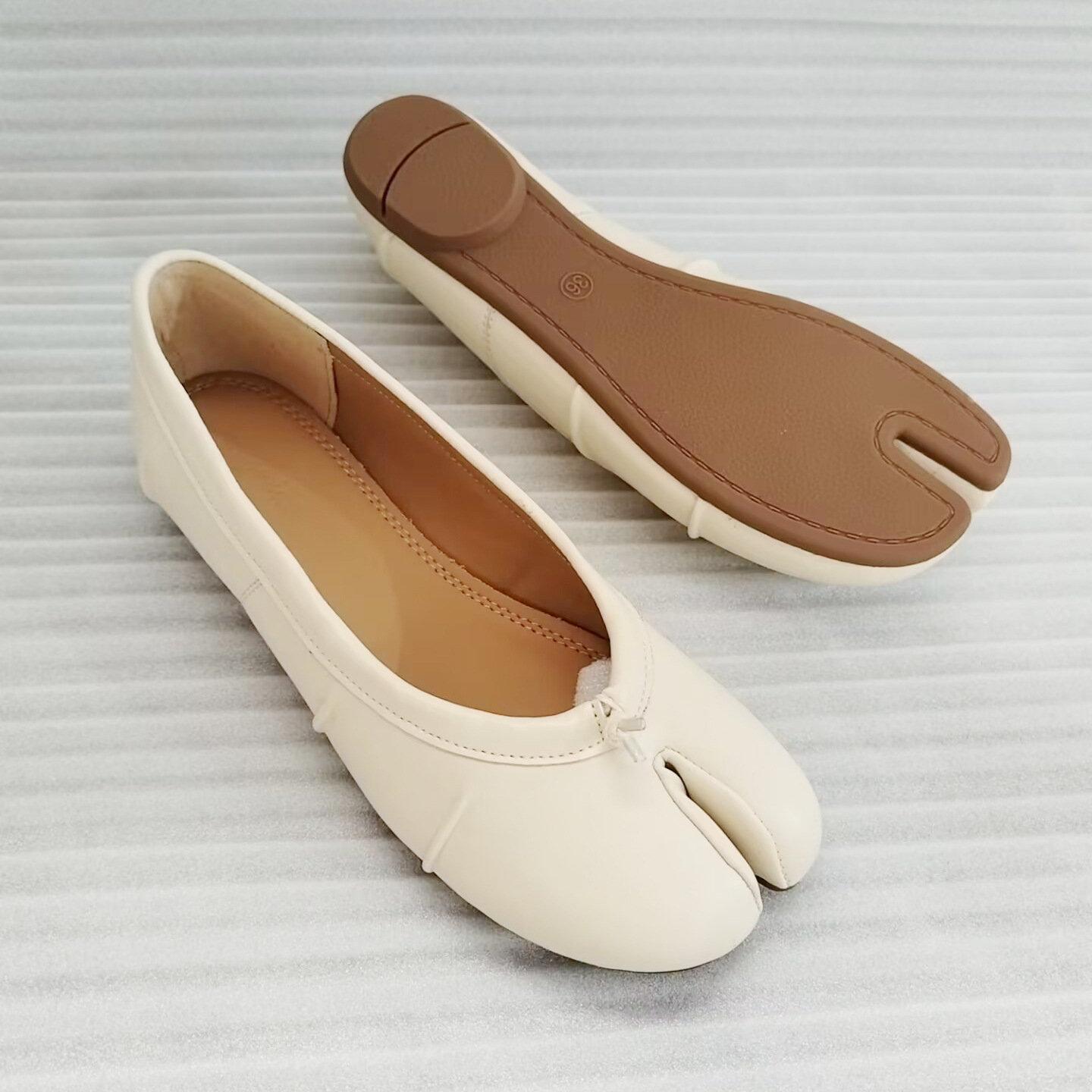 新しいスプリットトゥフラットシューズ女性レトロバレエフラット - Ballet Flat Women のレビューと価格